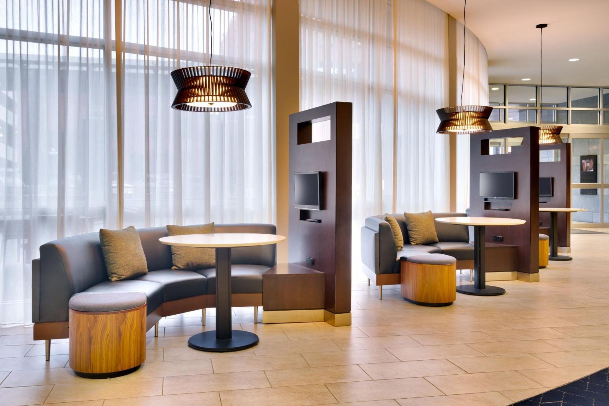 Courtyard Downtown 3*