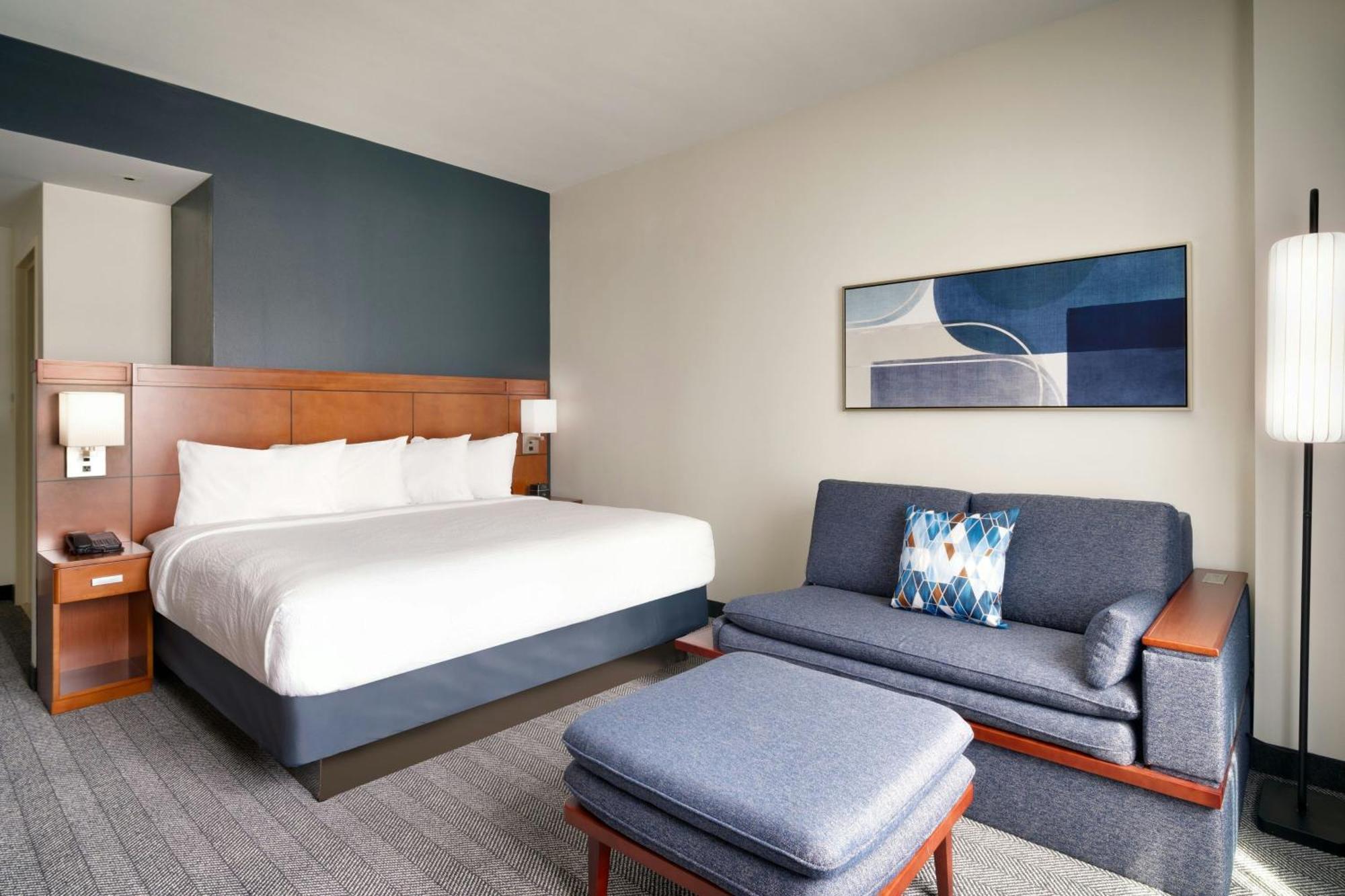 Courtyard Downtown 3*